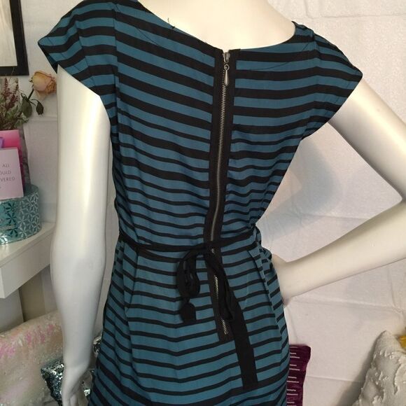 BeBop Lite Weight pleated Pocket Dress! Cute! - Picture 4 of 6